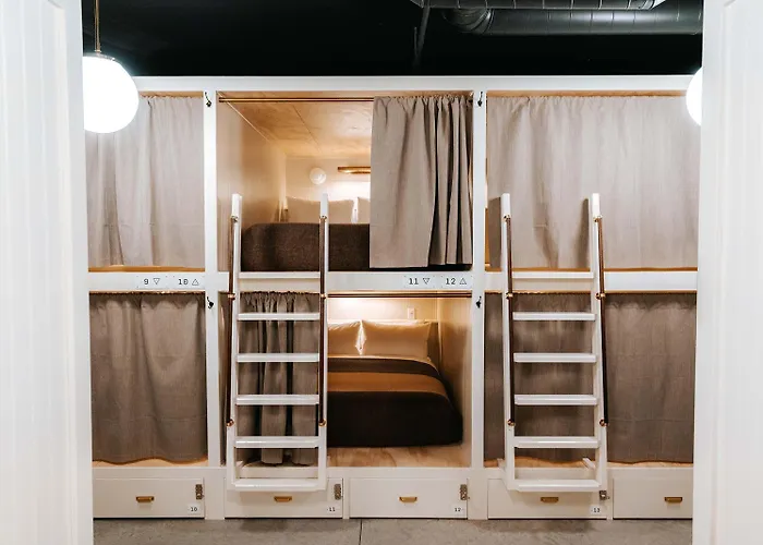 Hostel Cache House