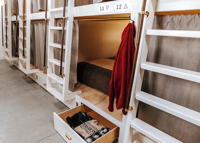 Hostel Cache House *
