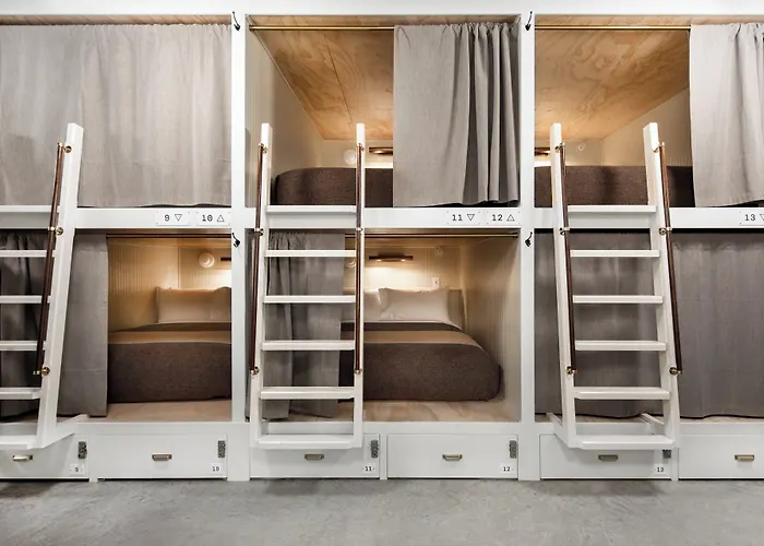 Hostel Cache House *