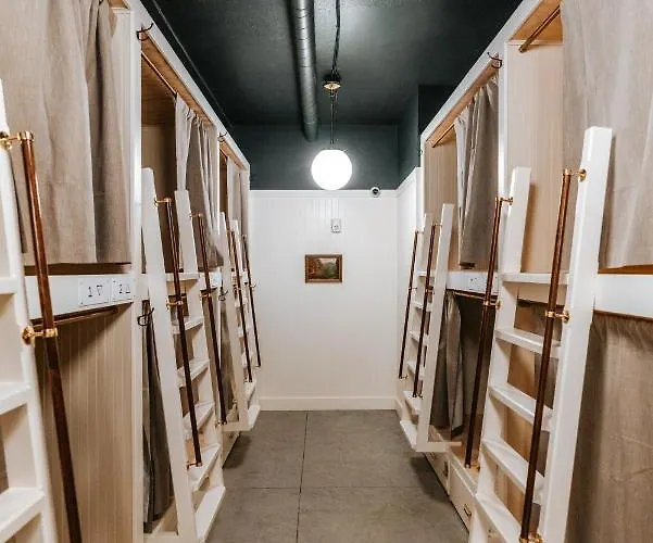 Cache House Hostel *